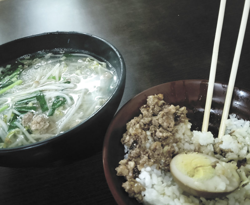 苑裡の食堂で食べたルーローハンとおいしい春雨