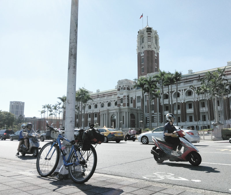 自転車と台湾総統府