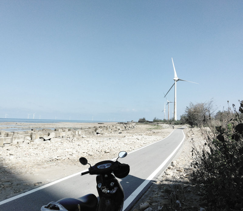 苗栗の海岸線を走る自転車道