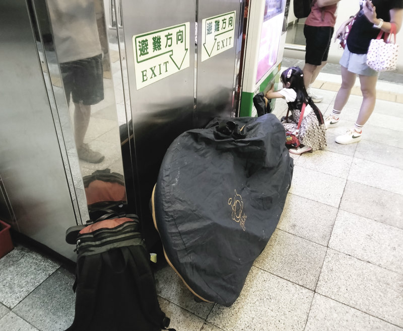 台北駅から輪行で新竹へ向かう