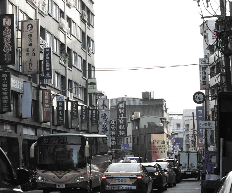 交通量が多い淡水市街地