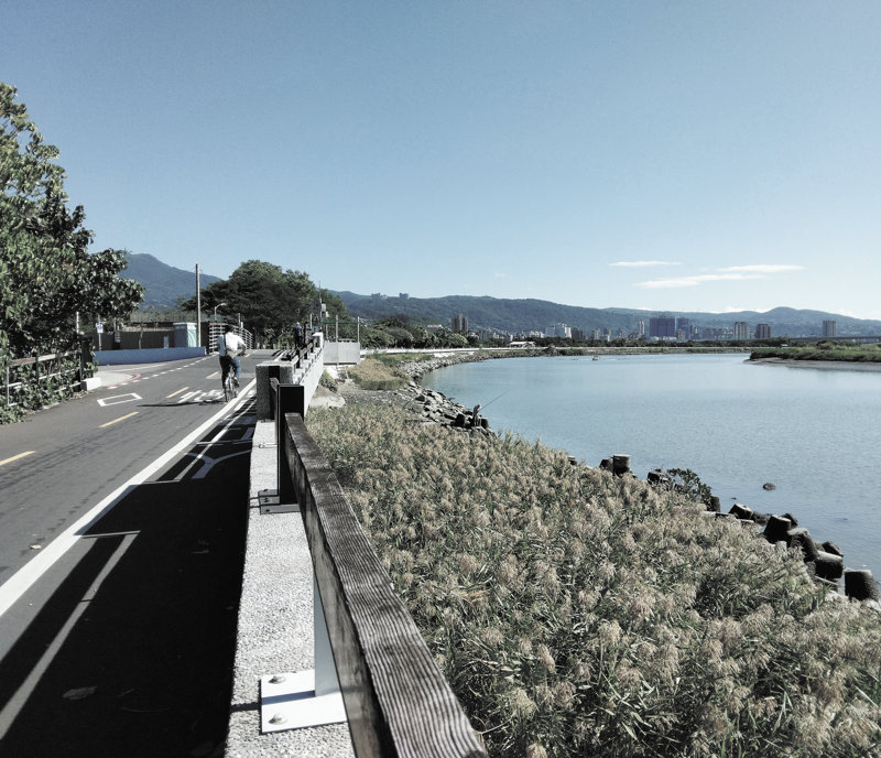 淡水河沿いにはサイクリングロードが続く