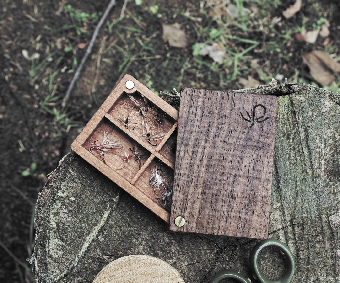 この毛ばりケースは4つの部屋に分かれていて、違う種類の毛ばりを収納できる