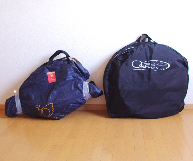 ホイールバッグを使用し自転車をフレームとホイールに分けて梱包する