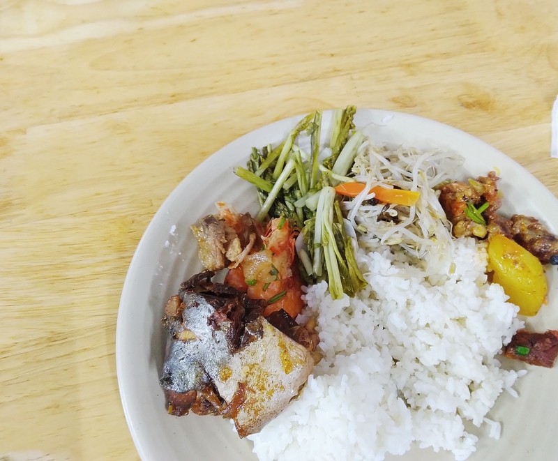 コムビンダンでおいしい夕飯をいただく