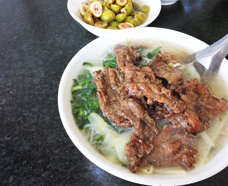 アヒルのチャーシューがのったブンは美味