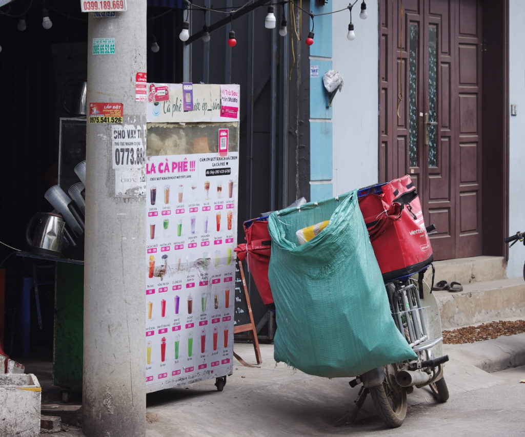 カフェスタンドはベトナムの街でよく見かける