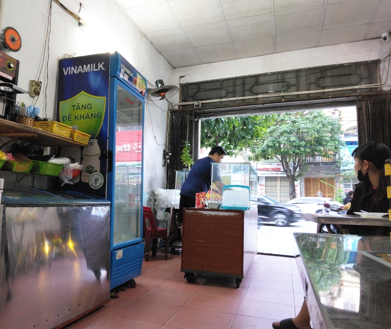 ベトナムのスイーツであるチェーを出す甘味処