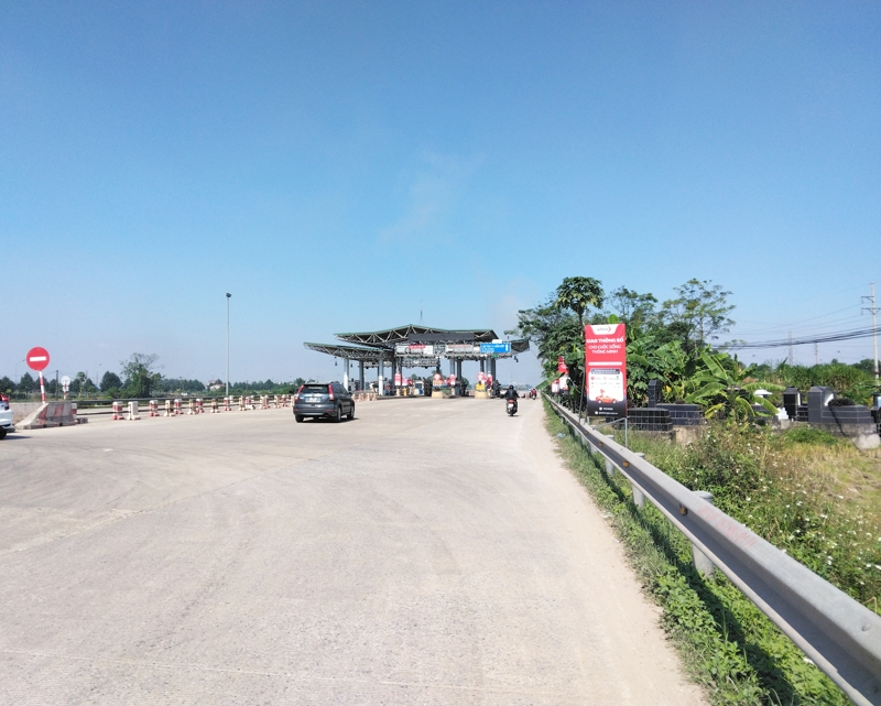 高速道路の料金所は、バイクと自転車は素通りできる