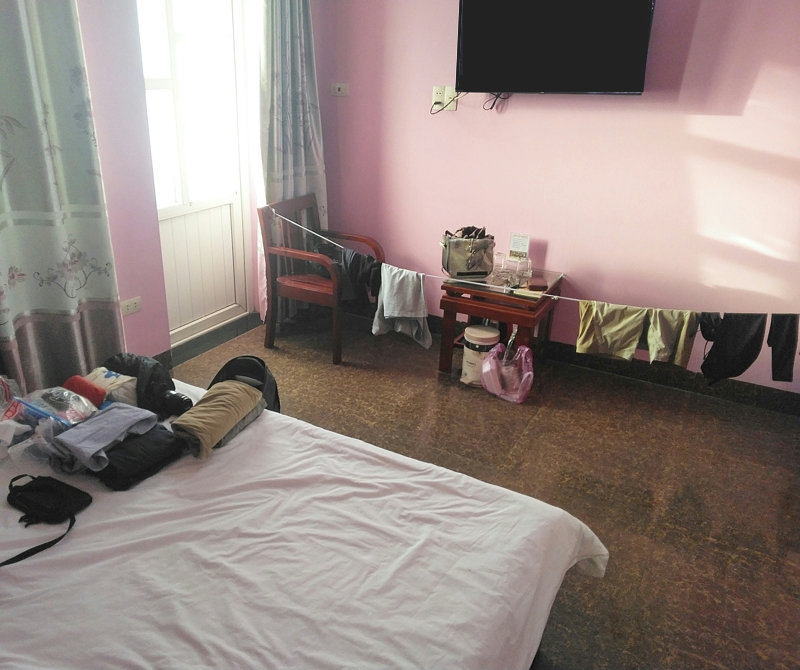 ハイズオンの宿はバルコニー付きで1500円もしない