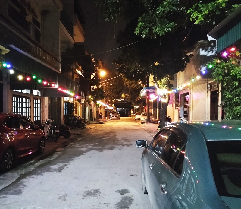 ニンビンの夜は賑やかだ