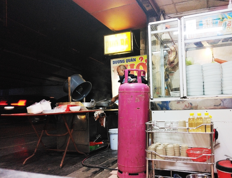 気前の良いニンビンの食堂のおじさんはオマケをしてくれた