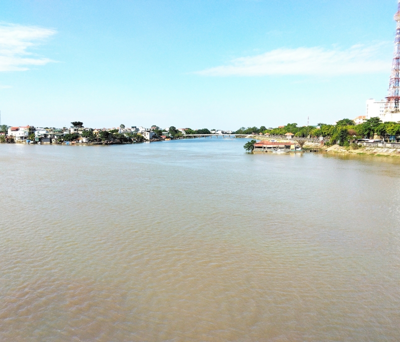 川沿いに発展したフーリーの市街地