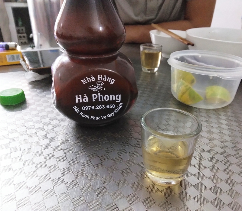 ジラウというベトナムのお酒はウイスキーのようだ