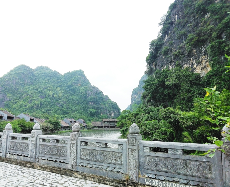 Trang An は隆起した岩の景色が続く