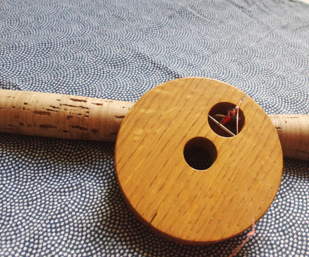 木製のテンカラ専用糸巻とロッド